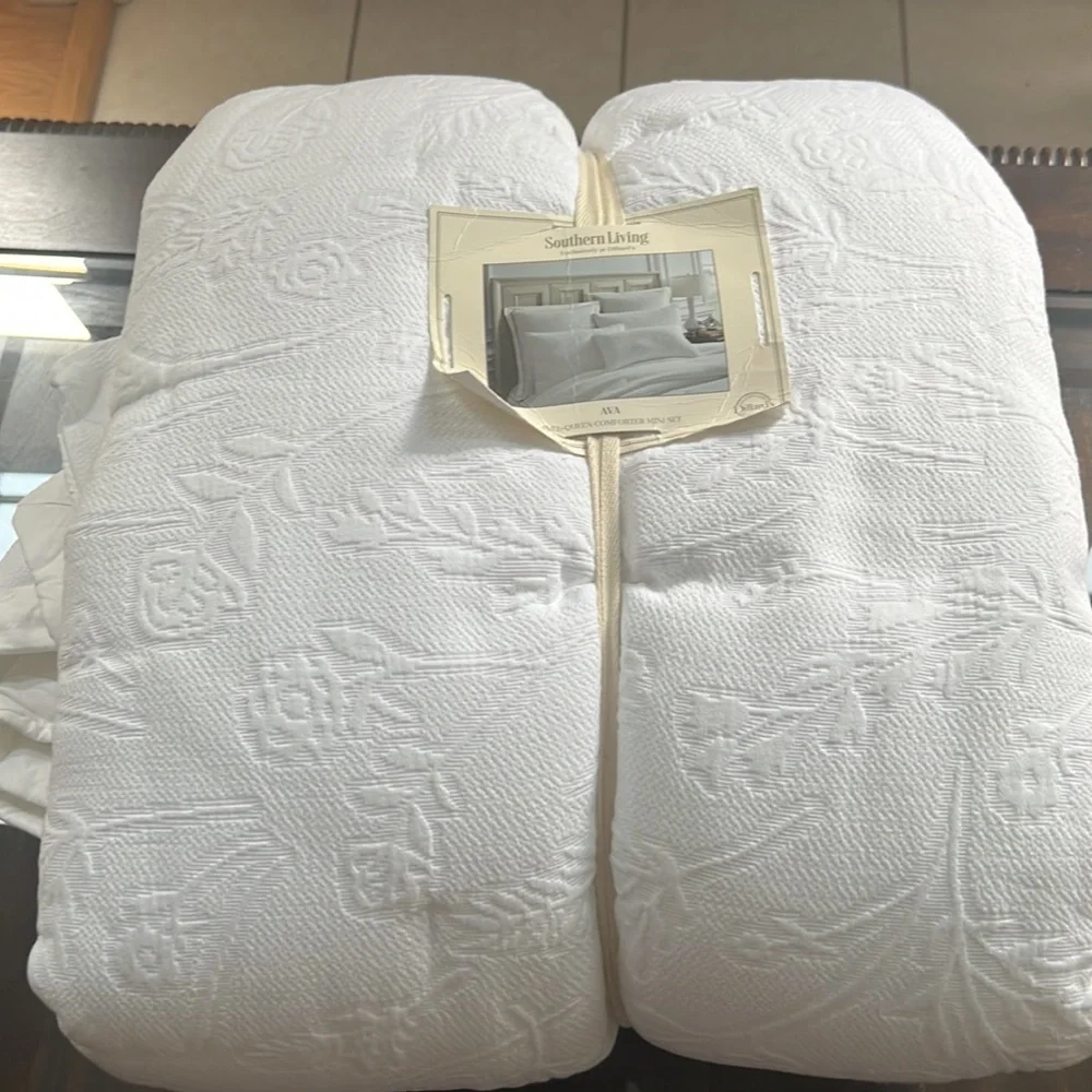Southern Living Ava Floral Jacquard Comforter Mini Set